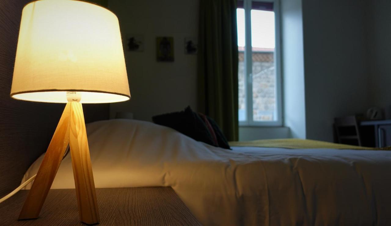 Hotel-Restaurant Des Voyageurs Le Cheylard Eksteriør bilde
