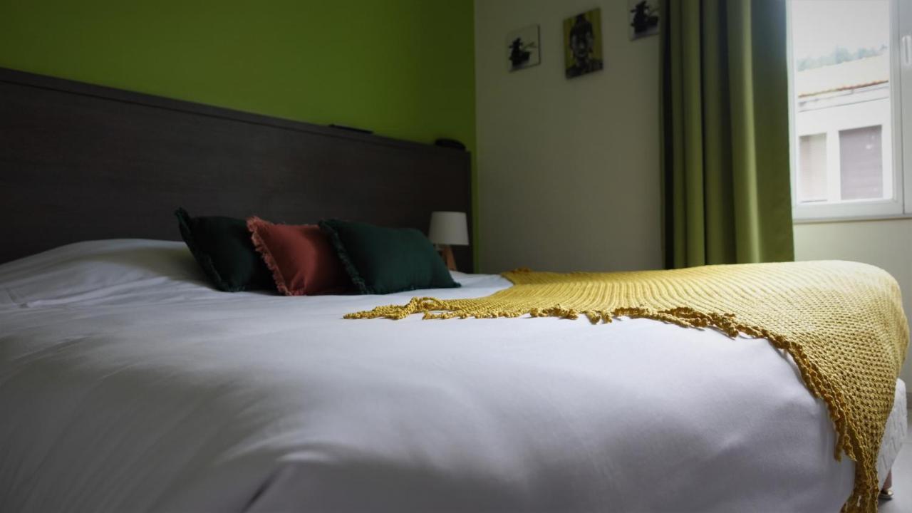 Hotel-Restaurant Des Voyageurs Le Cheylard Eksteriør bilde