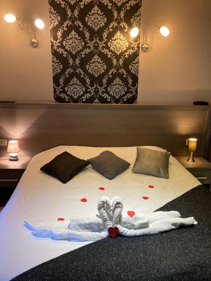 Hotel-Restaurant Des Voyageurs Le Cheylard Eksteriør bilde